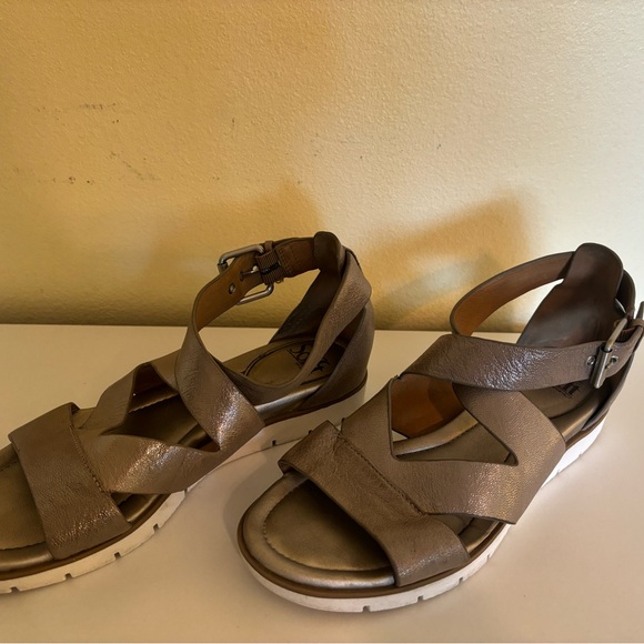 Sofft Mirabelle leather sandals size 9 - Picture 1 of 4